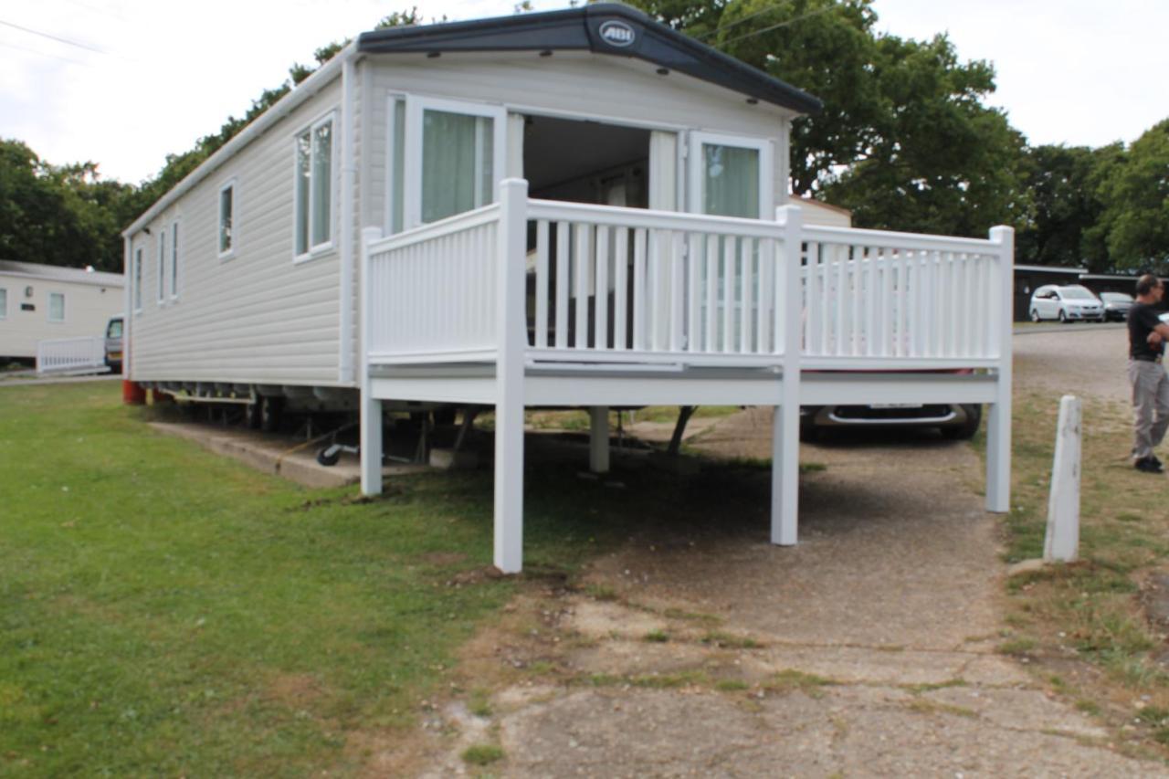 Luxury New 3 Bed Caravan With Stunning Sea View On Private Beach In Thorness Bay Porchfield  Exterior photo