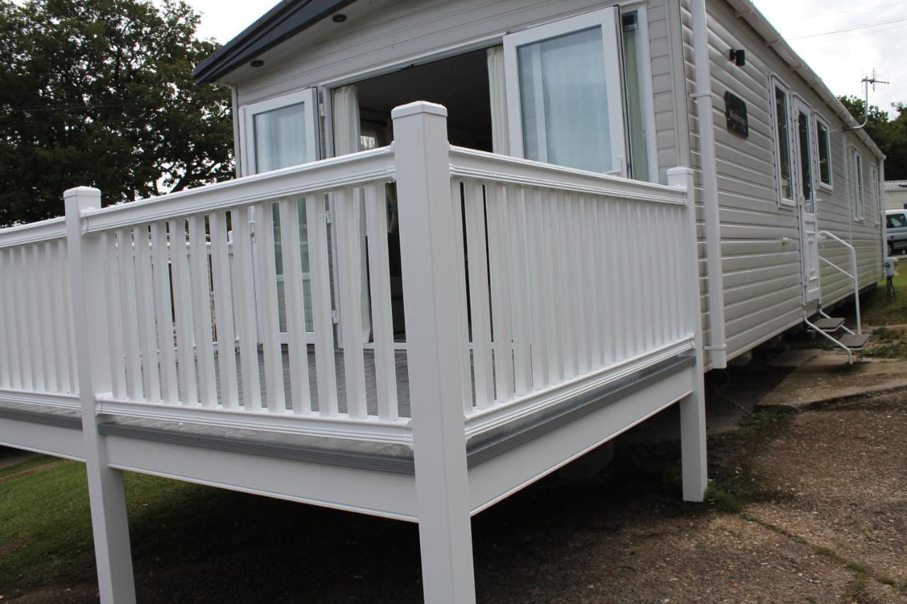 Luxury New 3 Bed Caravan With Stunning Sea View On Private Beach In Thorness Bay Porchfield  Exterior photo